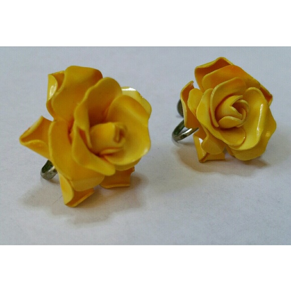 Vintage celluloid yellow rose screwback earrings - Picture 2 of 3